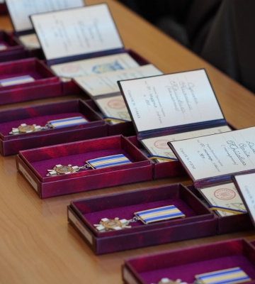 В Ужгороді рідним полеглих воїнів вручили державні відзнаки