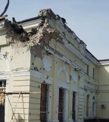 Росія завдала удару по залізничній інфраструктурі Херсону: пошкоджений вокзал та вагон поїзда