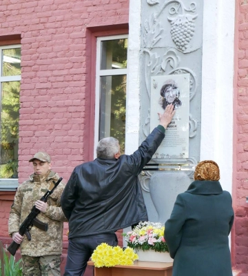 У Рівненській гімназії №10 відкрили меморіальну дошку полеглому Герою