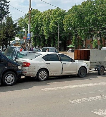 У Сумах водійка влаштувала потрійну ДТП
