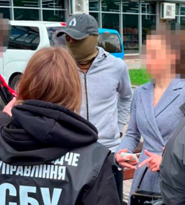 СБУ затримала посадовицю сумського університету, яка вимагала гроші за захист дисертацій