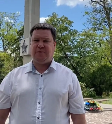 Окупаційний голова Нової Каховки публічно перепросив за лайливе привітання з 9 травня Окупаційний голова Нової Каховки публічно перепросив за лайливе привітання з 9 травня