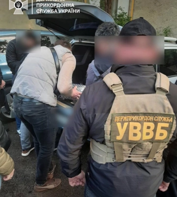 Затримали посадовця Чернівецького прикордонного загону, який «зливав» інформацію за гроші
