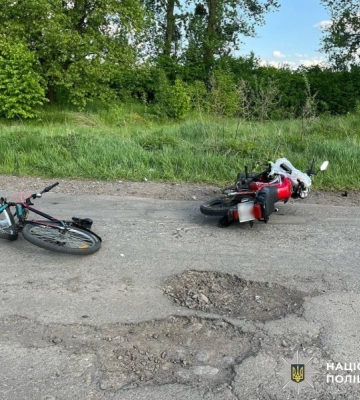 У ДТП на Вінниччині зіткнулися мотоцикліст та велосипедист - обидва у лікарні