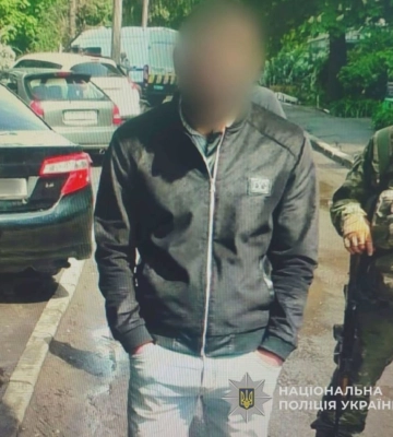 На Салтовке у мужчины возле подъезда украли большую сумму денег – полиция