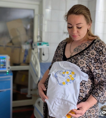 Новонароджені харків’яни отримали вишиванки (фото, відео)