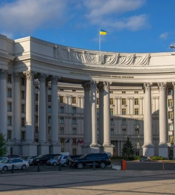 Дмитро Кулеба розповів, яку зарплату отримують працівники МЗС Дмитро Кулеба розповів, яку зарплату отримують працівники МЗС