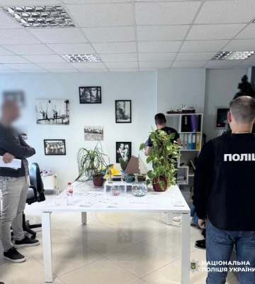 Обіцяла за хабар посприяти отриманню паспорта моряка: правоохоронці Одещини затримали керівницю товариства