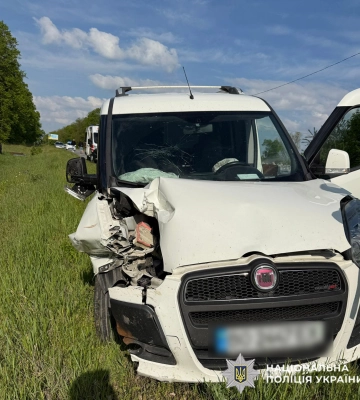 На Хмельниччині внаслідок зіткнення легковика та мотоблоку постраждав водій останнього