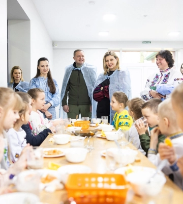 «Це не лише про те, що на тарілці»,  – Олена Зеленська похвалила реформу шкільного харчування на Волині