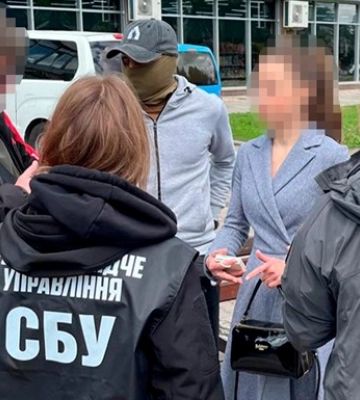 В Сумах задержали сотрудницу вуза за вымогательство взятки