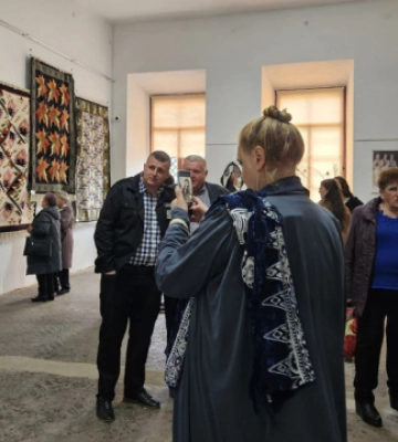 У Дубенському замку відкрилася виставка «Глинянський килим у 100-річчя Арт Деко»