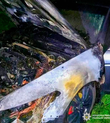 Поліція затримала у Харкові матір і доньку, які палили автівки військових