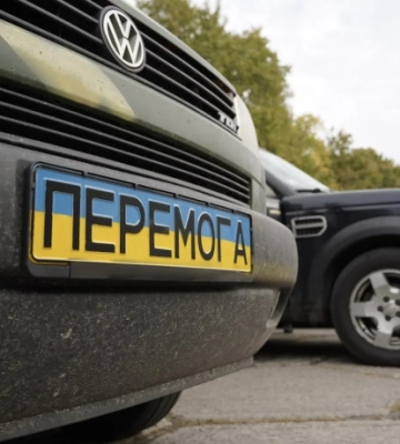 Називався волонтером та наживався на військових авто: у Дніпрі затримали шахрая