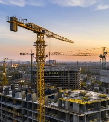 Незважаючи на війну, інвестори повертаються на ринок нерухомості Києва.