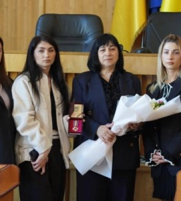 Ужгород вшанував полеглих Героїв: родинам загиблих воїнів вручено державні нагороди