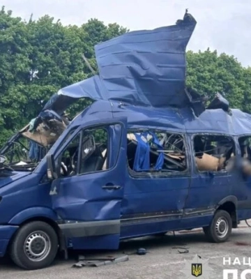 З&#039;явились жахливі кадри з Сумщини: ворог обстріляв рейсовий автобус, є жертви