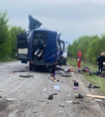 Російський дрон атакував автобус на Сумщині, 9 людей загинули – ОВА