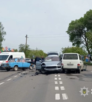 Смертельне зіткнення трьох легковиків: поліція розслідує ДТП в Одеському районі, - ФОТО
