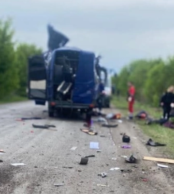 Российский дрон атаковал автобус в Сумской области, 9 человек погибли – украинские власти