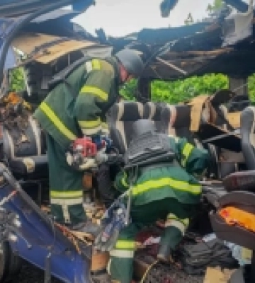Сумщина: рятувальники деблокували тіла пасажирів автобуса, по якому росіяни нанесли удар