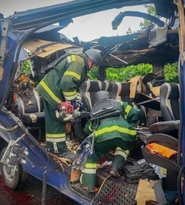 Удар по автобусу в Білопіллі: ОВА доручила терміново опрацювати нові безпечні маршрути на Сумщині