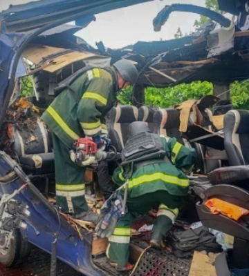 Удар по автобусу на Сумщині: дев&#039;ятеро загиблих, кількість постраждалих зросла до семи