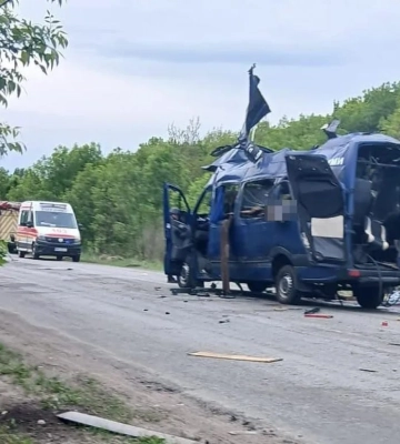 Российские войска атаковали гражданский рейсовый автобус в Сумской области, восемь человек погибли