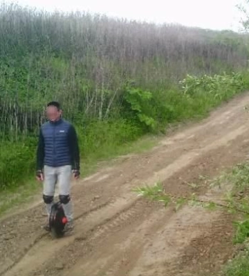 Без таксі, але на моноколесі: прикордонники затримали порушника