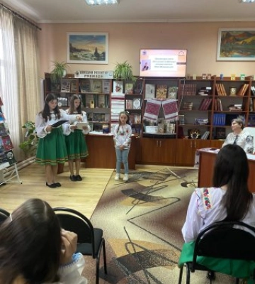 Презентація книги «Без ретуші та фальшу» місцевої поетеси Марії Шишмарьової, відбулася в Тячеві Презентація книги «Без ретуші та фальшу» місцевої поетеси Марії Шишмарьової, відбулася в Тячеві