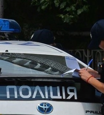 П’яні поліцейські з Волині слухали російськомовну музику і дебоширили на заправці. Суд їх покарав