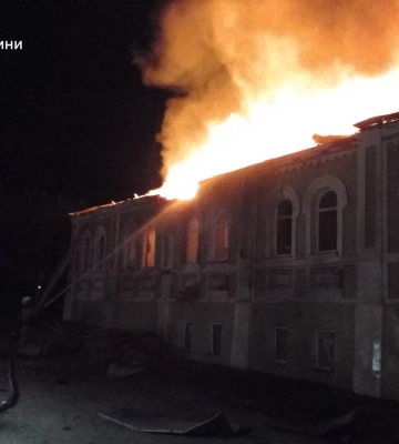 У Путивлі рятувальники двічі гасили пожежі після атак ворога (відео)