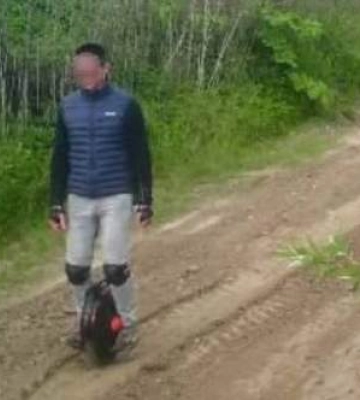 На Закарпатье мужчина на моноколесе пытался незаконно выехать в Словакию