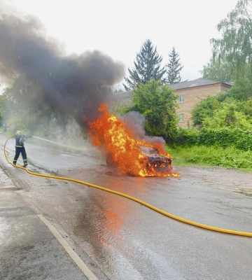В Умані під час руху загорівся автомобіль (ФОТО)