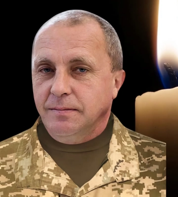 «Хрестом хоробрих» Сирський нагородив воїна з Рівненщини