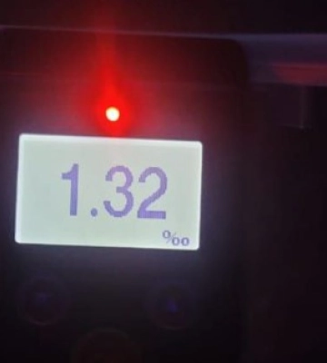 У Сумах водій під кайфом намагався втекти від патрульних (відео) У Сумах водій під кайфом намагався втекти від патрульних (відео)