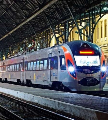 Укрзалізниця призначила додатковий поїзд, що курсуватиме між Києвом та Дніпром Укрзалізниця призначила додатковий поїзд, що курсуватиме між Києвом та Дніпром