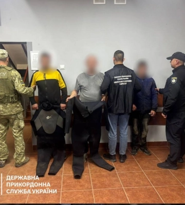 Прикордонники на Закарпатті затримали двох "водолазів" та їх провідника