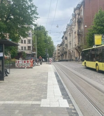У Львові оновили зупинку на Чупринки: тепер вона доступна для всіх