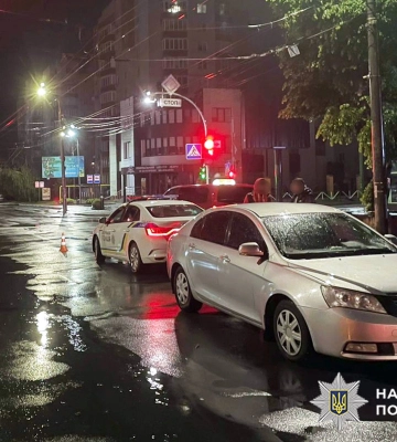 У Хмельницькому внаслідок наїзду легковика постраждав 35-річний чоловік, - поліція