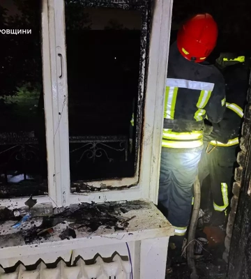 На Днепропетровщине ГСЧСовцы спасли 11 человек из ночных пожаров