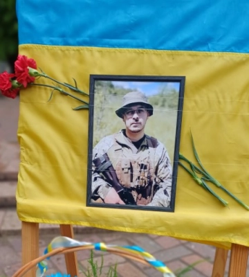 У Глухові попрощалися із захисником Ігорем Коловоротним У Глухові попрощалися із захисником Ігорем Коловоротним