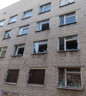 В Донецке дрон влетел в дерево — повреждена больница В Донецке дрон влетел в дерево — повреждена больница