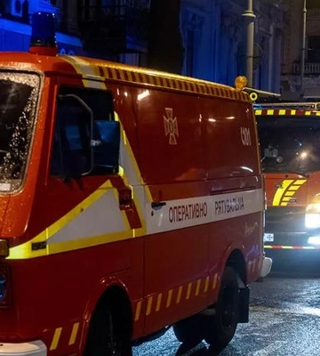 Вчора увечері Міський сад Одеси був у диму через пожежу