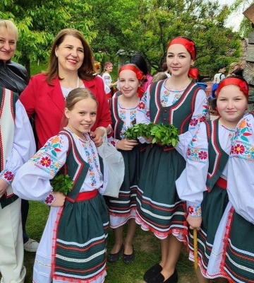 В Ужгороді пройшов обласний фольклорний фестиваль-конкурс «Веселковий передзвін»
