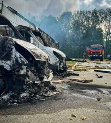 Рятувальники ліквідували пожежі, спричинені ворожою атакою на Київщину. ФОТОрепортаж