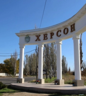 Влада: російські військові обстріляли залізничний вокзал у Херсоні, є руйнування