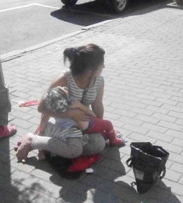 Волинянка віддала маленького сина жебракувати: як її покарали
