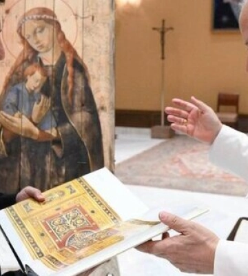 Зеленський подарував Папі Леву XIV ікону написану на ящику з-під артилерійських озброєнь. ФОТО Зеленський подарував Папі Леву XIV ікону написану на ящику з-під артилерійських озброєнь. ФОТО