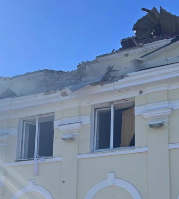 Російські війська обстріляли залізничний вокзал Херсона: є пошкодження. ОНОВЛЕНО